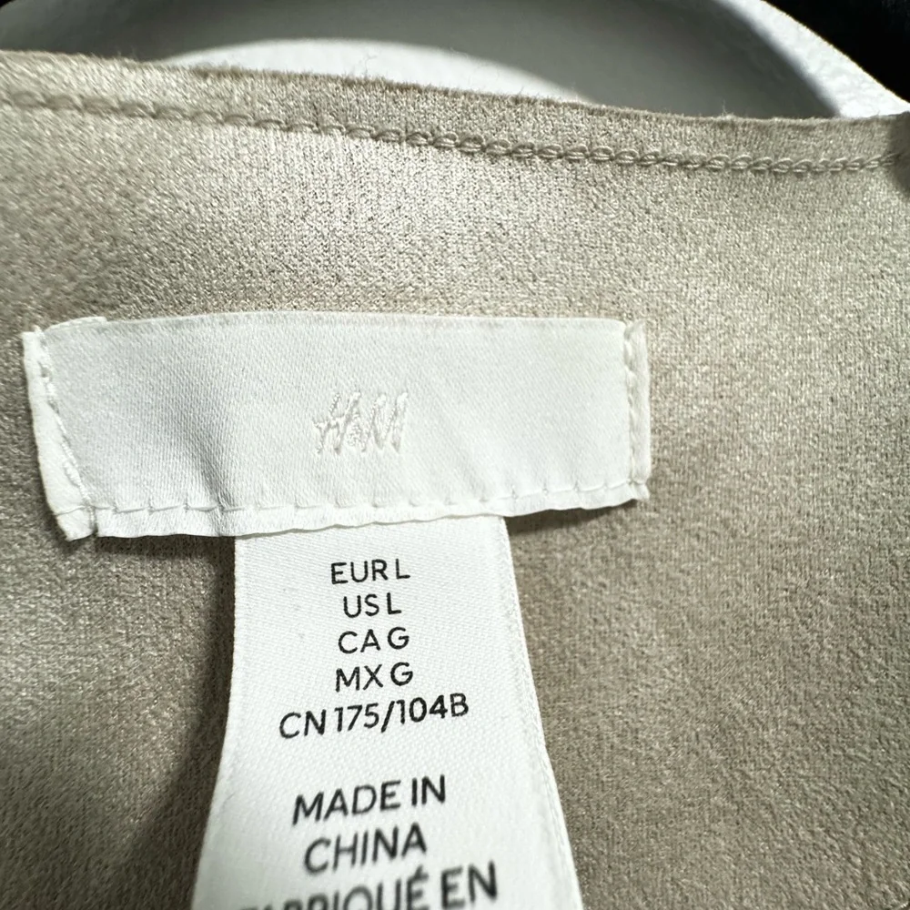 H&M Light Beige Faux Suede Jacket Blazer Size L Neutral Layering - Picture 4 of 8